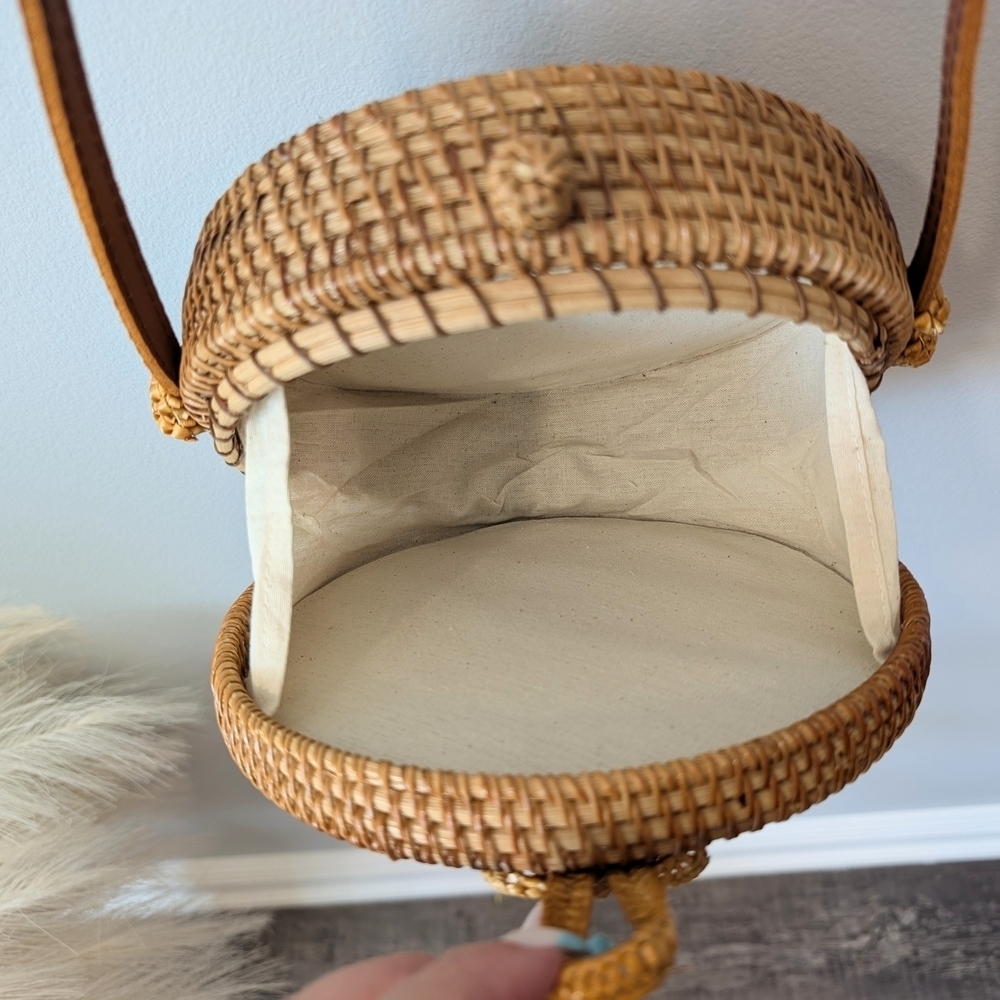 Handcrafted Tan Rattan Crossbody Bag - Picture 4 of 7